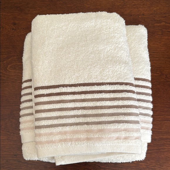 NWT Beige Striped Bath Towels! - Picture 2 of 16